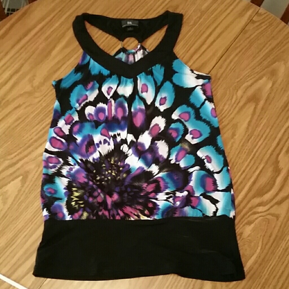 Colorful tank with O ring back detail